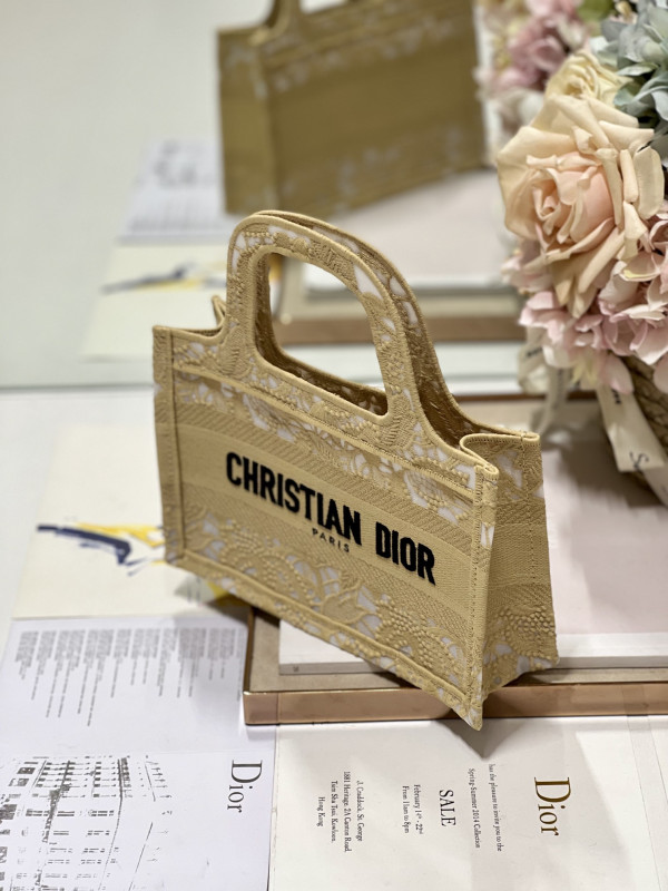 D*or book tote mini