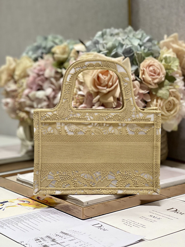 D*or book tote mini